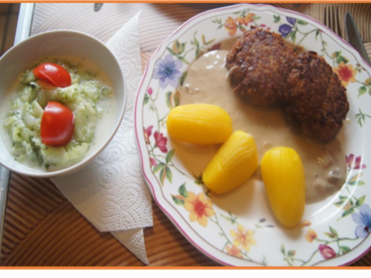 Hackfleisch-Steinpilz-Buletten mit pikanter Pilzsauce, Drillingen und Gurkensalat - Rezept - Bild Nr. 2