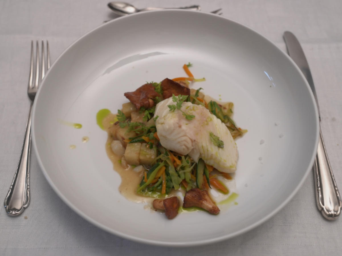 Pochierter Fisch, Sellerie mit Buttersauce und Wurzelgemüse - Rezept - Bild Nr. 17146