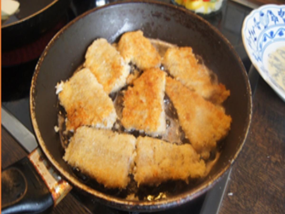 Knusper-Fischfilet mit Zwiebel-Paprika-Gemüse und Kartoffelstampf - Rezept - Bild Nr. 17150