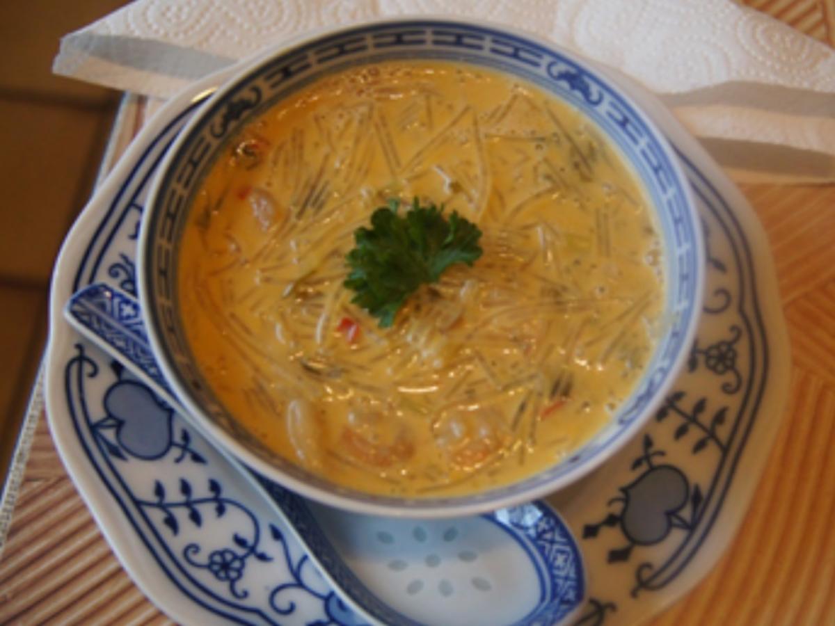 Asiatische Suppe mit Garnelen, Kokosmilch und Glasnudeln - Rezept - Bild Nr. 17148