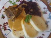 Rouladen mit pikanter Sauce, Rotkohl und Böhmischen Knödeln - Rezept - Bild Nr. 2