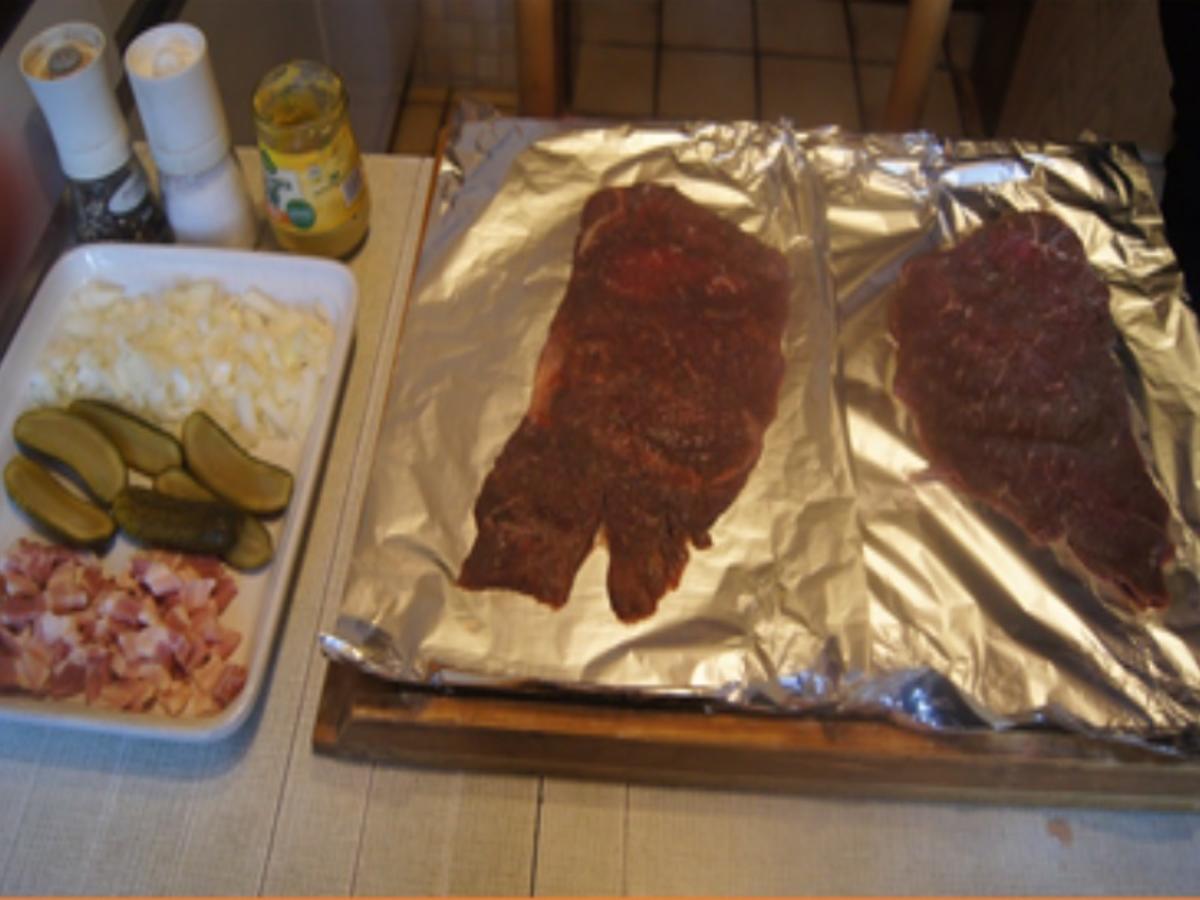 Rouladen mit pikanter Sauce, Rotkohl und Böhmischen Knödeln - Rezept - Bild Nr. 6