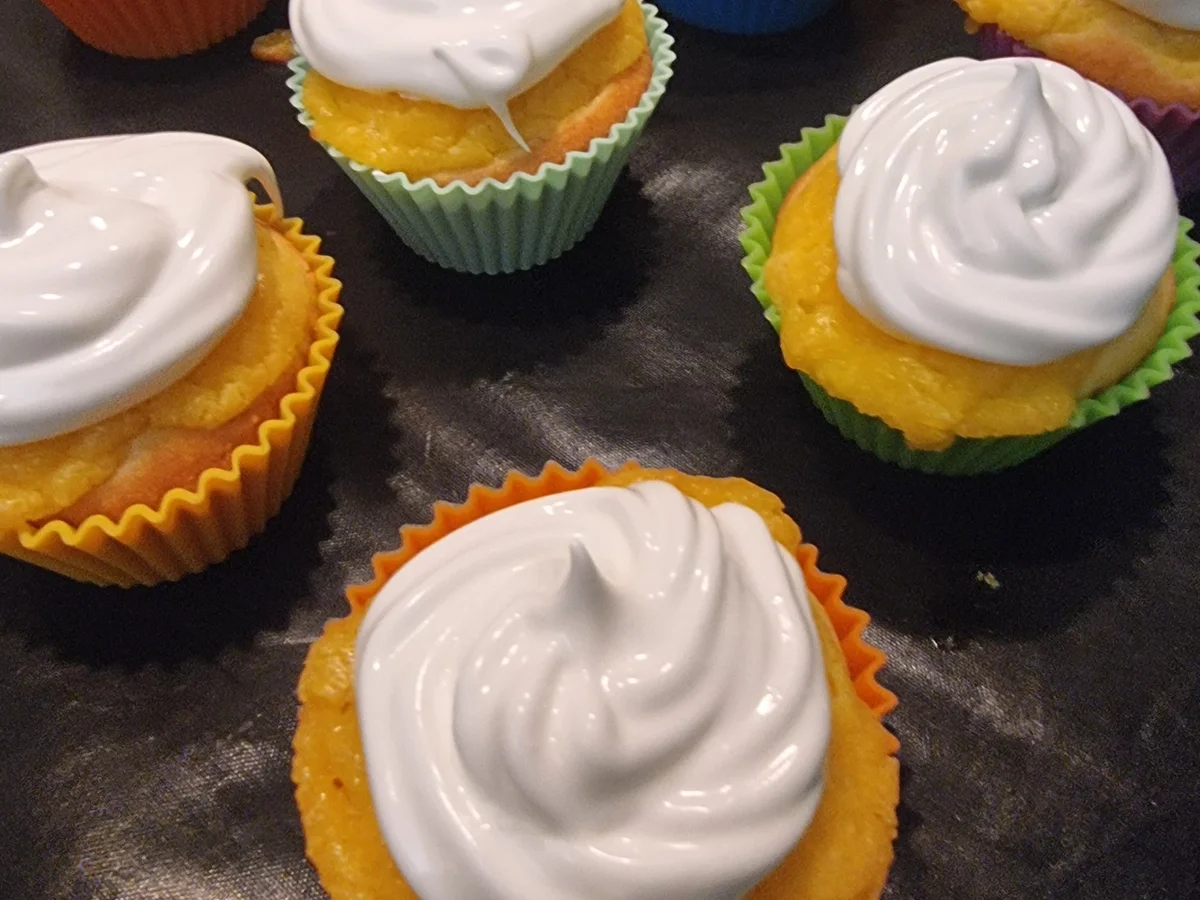 Lemon Curd Muffins mit Baiserhaube - Rezept - Bild Nr. 17168