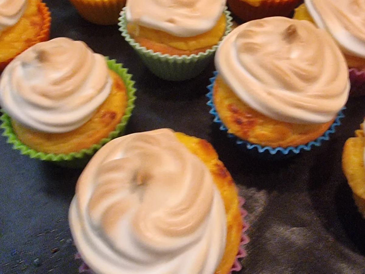 Lemon Curd Muffins mit Baiserhaube - Rezept - Bild Nr. 17169