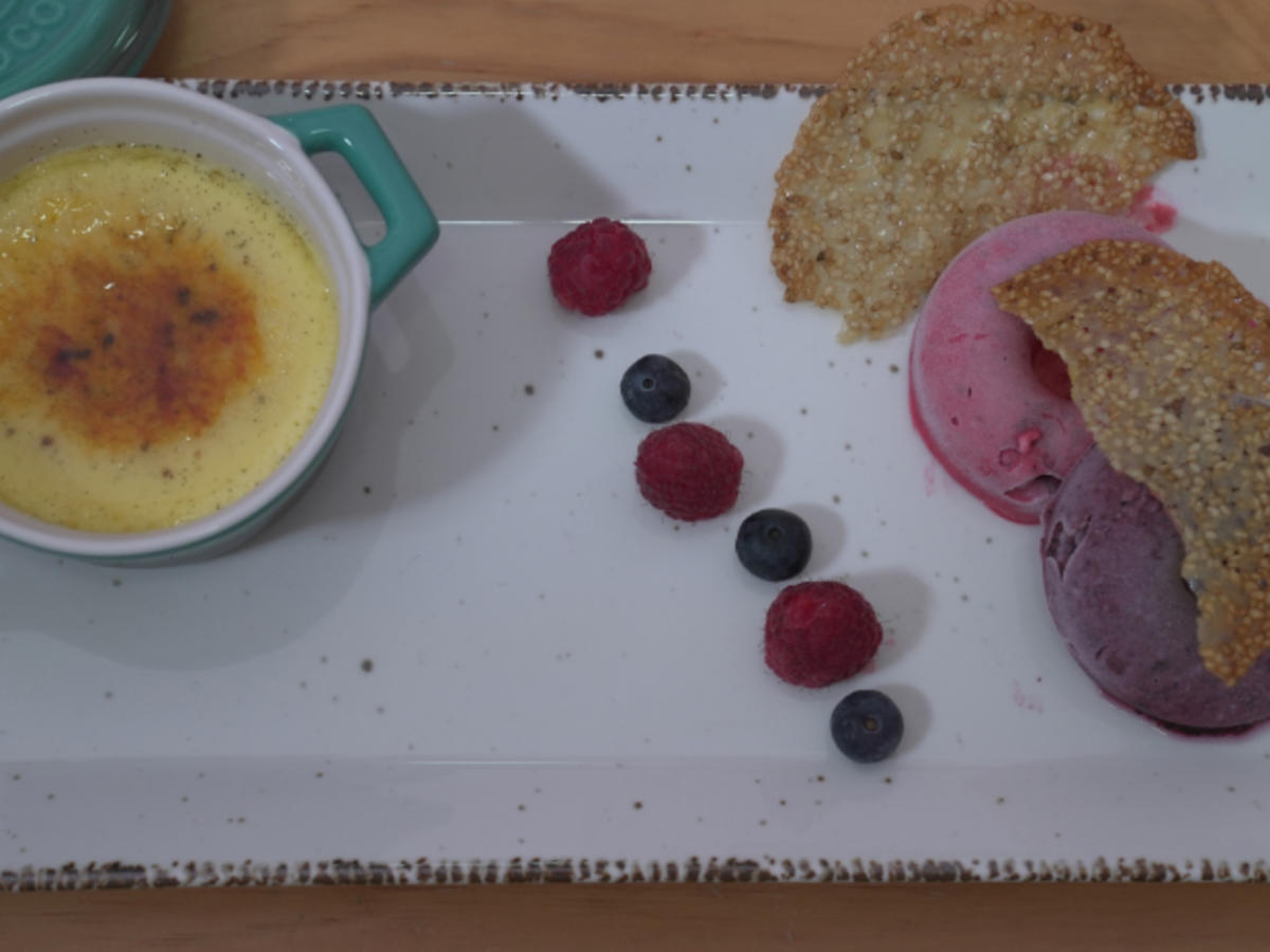Creme brûlée mit Eis und Sesam-Krokant Hippe - Rezept - kochbar.de