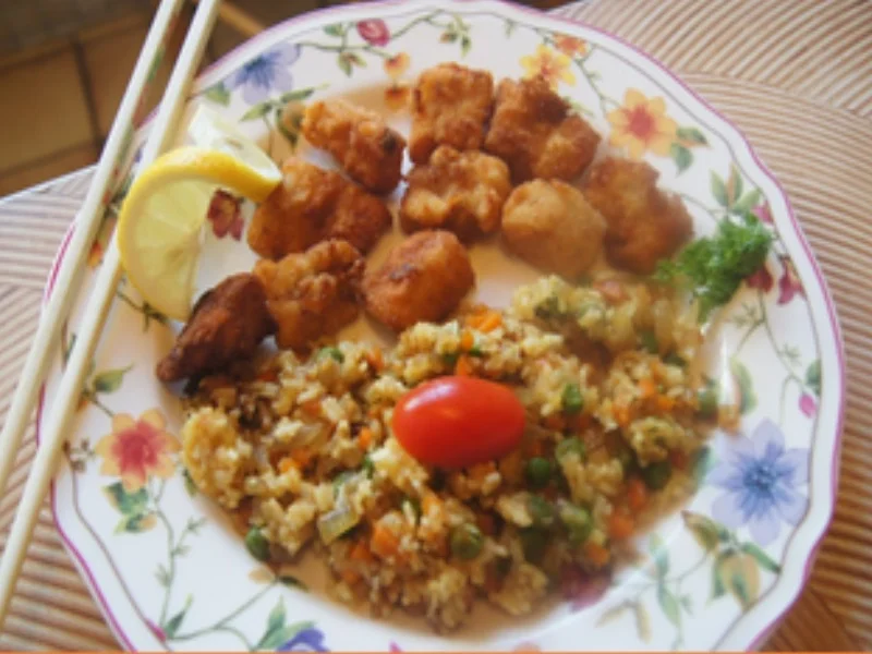 Rezept: Frittierter-Fisch mit Gemüse-Bratreis Bild Nr. 2 Frittierter-Fisch mit Gemüse-Bratreis - Rezept - Bild Nr. 2