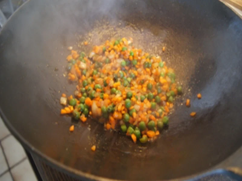 Rezept: Frittierter-Fisch mit Gemüse-Bratreis Bild Nr. 18 Frittierter-Fisch mit Gemüse-Bratreis - Rezept - Bild Nr. 18