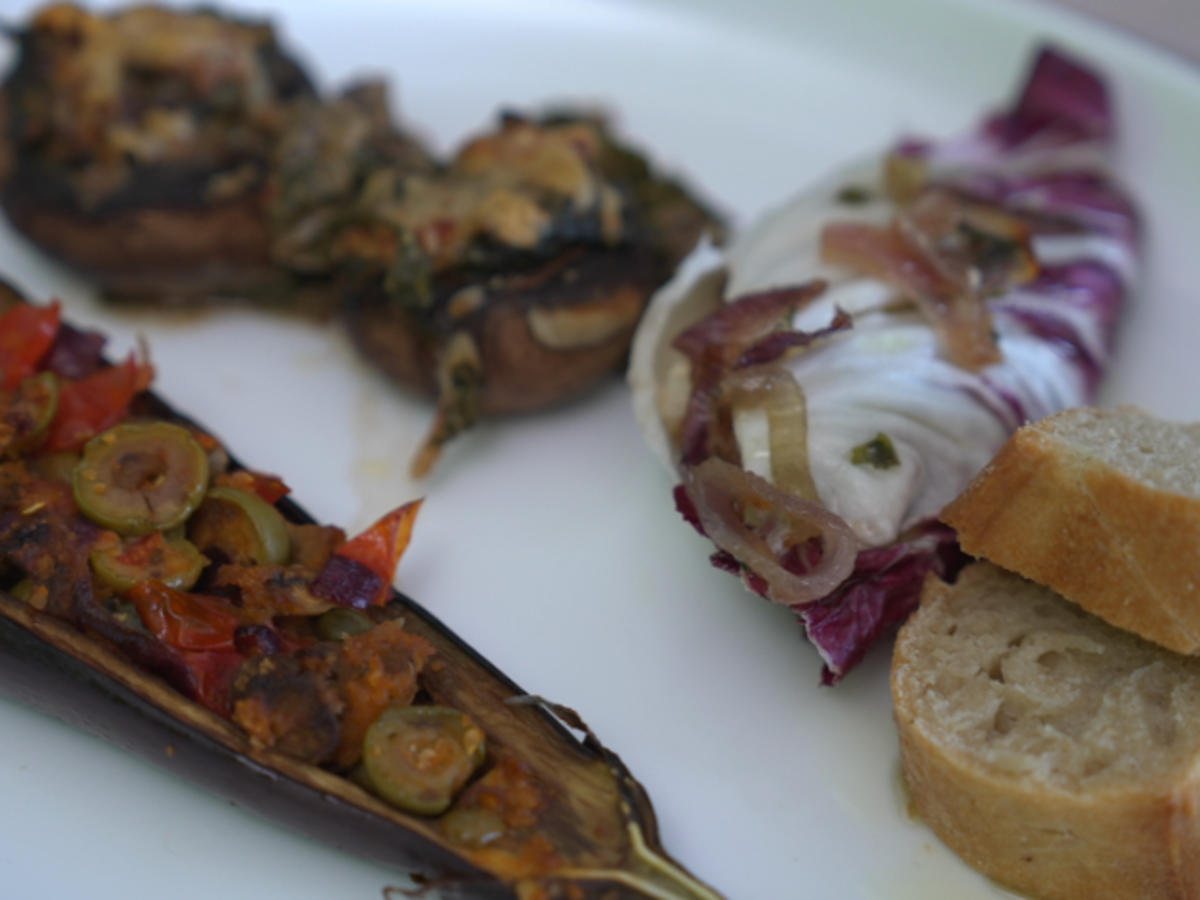 Antipasti misti mit Ciabatta und gefüllten Champignons - Rezept - Bild Nr. 17153