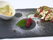 Mascarpone Creme auf Matcha-Biskuit-Boden mit Vanille-Eis - Rezept - Bild Nr. 17157