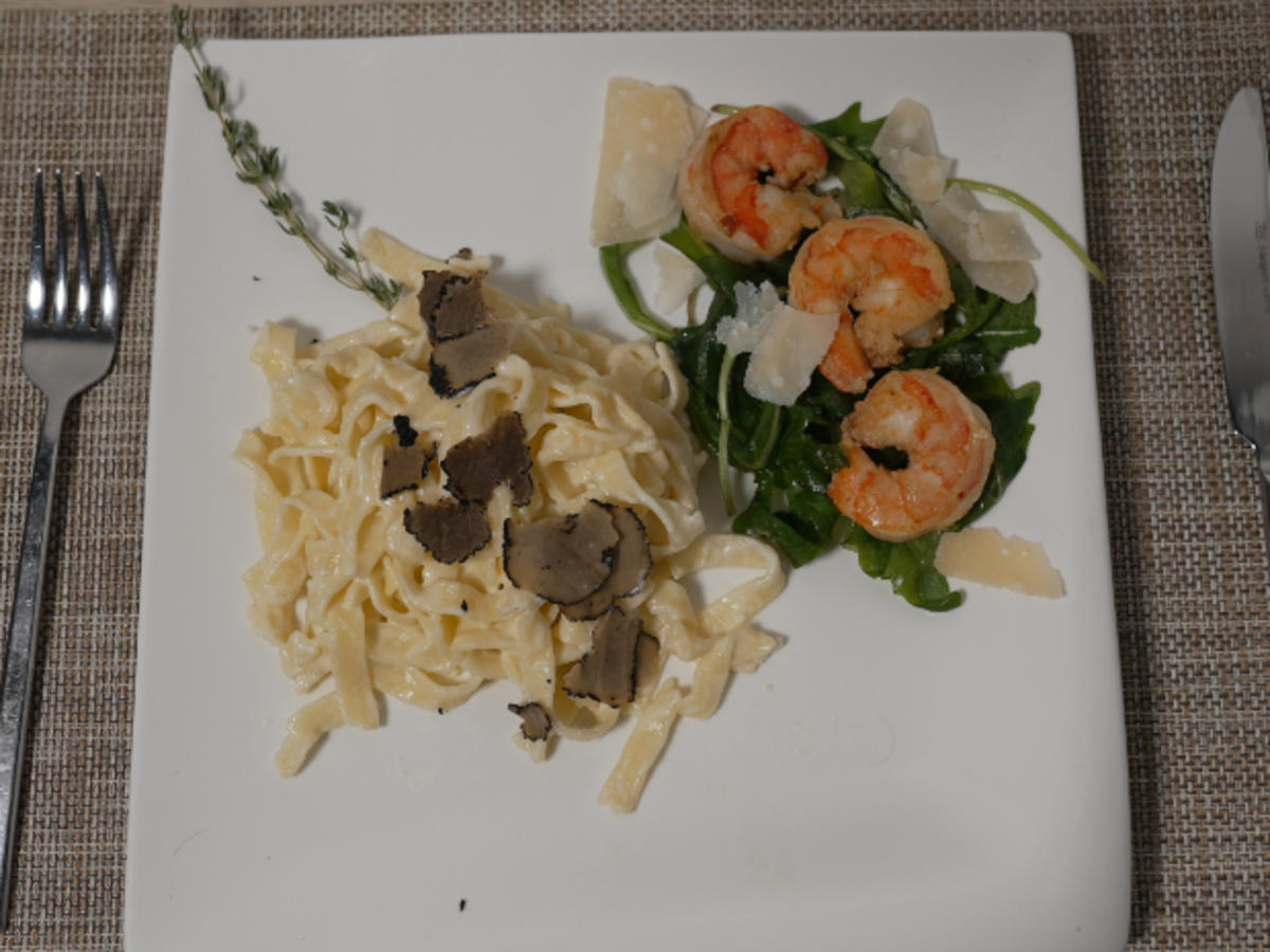 Tagliatelle mit Trüffelsoße, Garnelen und Rucola - Rezept - Bild Nr. 17157