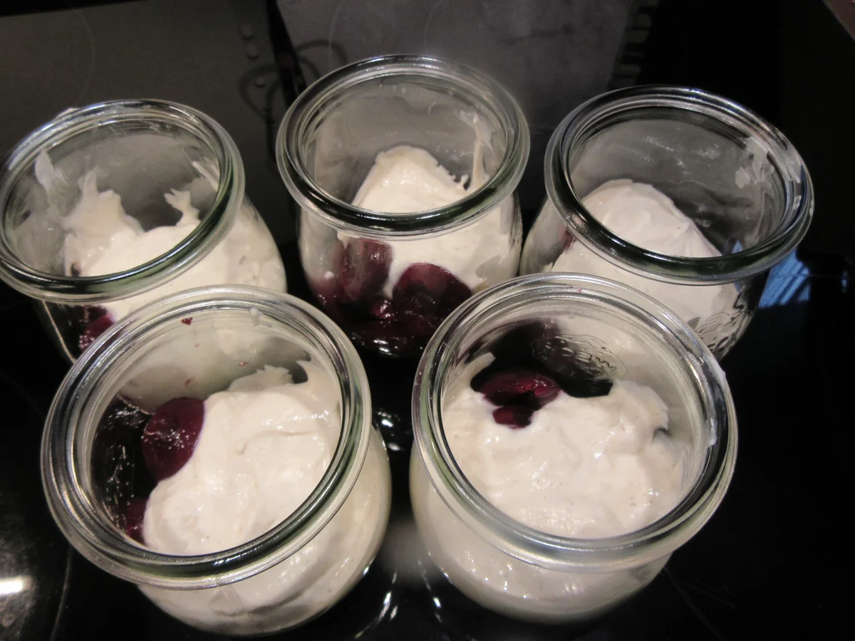 Dessert: Joghurt-Schicht-Dessert mit Kirschen - Rezept - Bild Nr. 5
