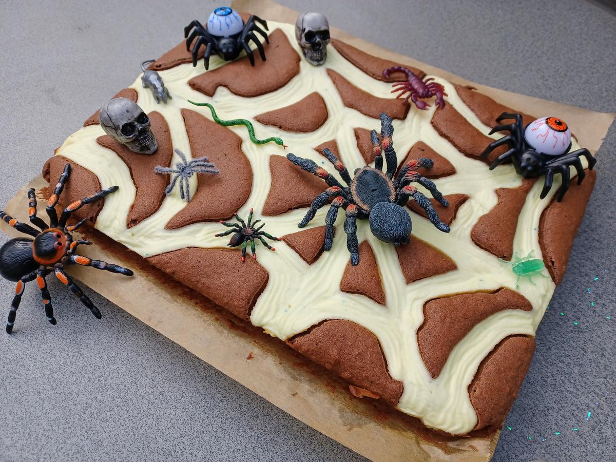 Halloween - Spider - Kuchen oder Steppdeckenkuchen - Rezept - Bild Nr. 17158