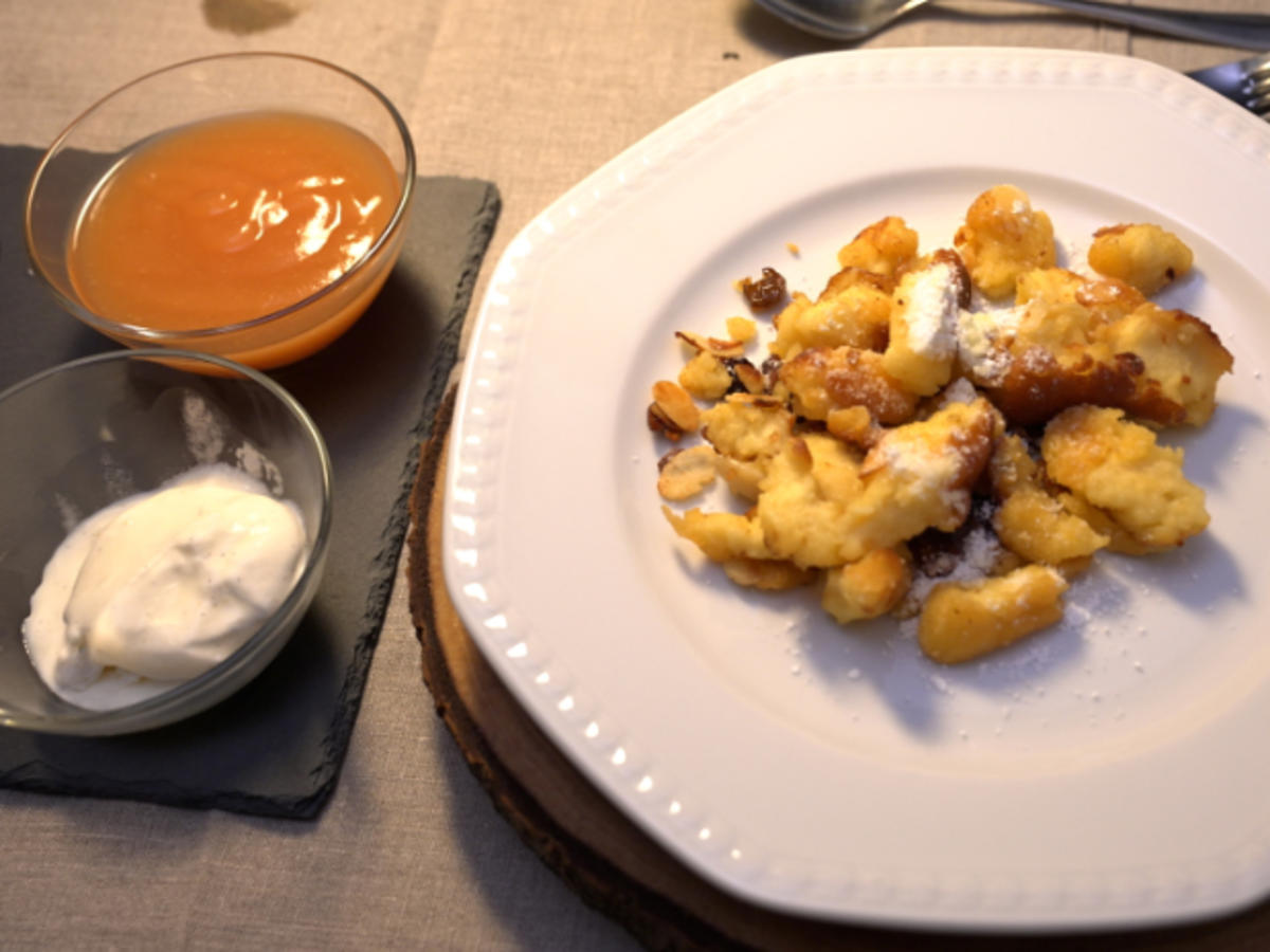 Kaiserschmarrn mit Zwetschgenkompott und Vanilleeis - Rezept - Bild Nr. 17201