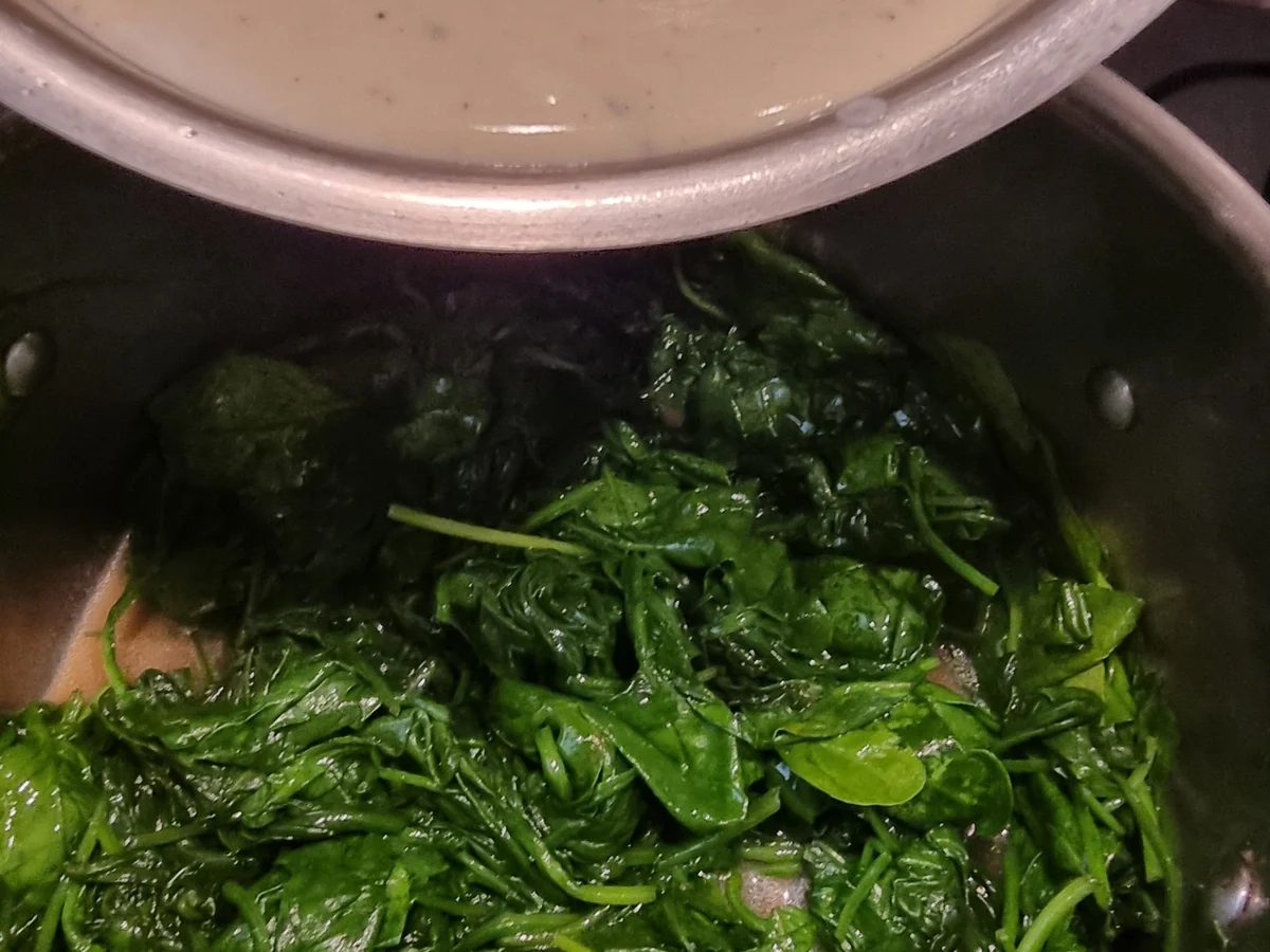 Tagliatelle mit Spinat und Frischkäsesauce - Rezept - Bild Nr. 17209