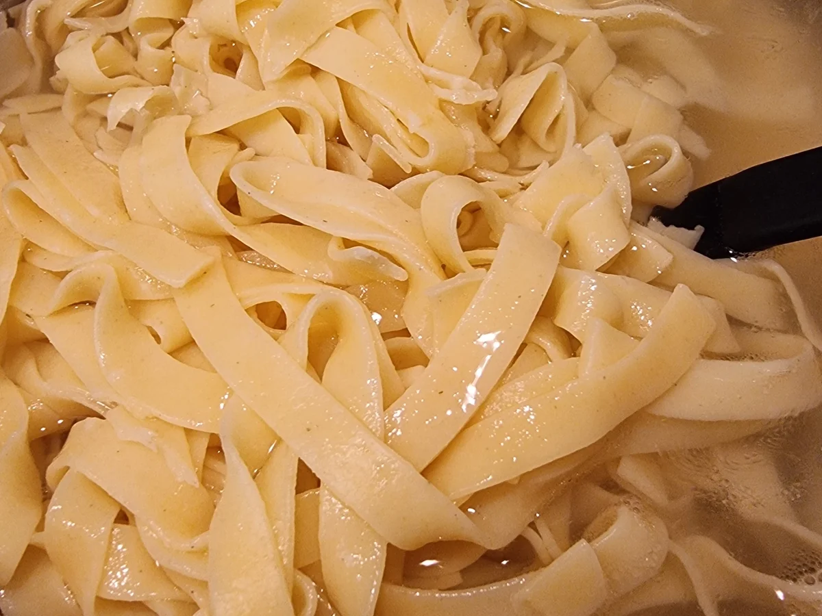 Tagliatelle mit Spinat und Frischkäsesauce - Rezept - Bild Nr. 17211