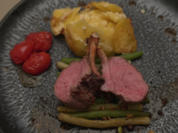 Lammkarree mit Rotweinjus, Kartoffelgratin und Bohnen - Rezept - Bild Nr. 2