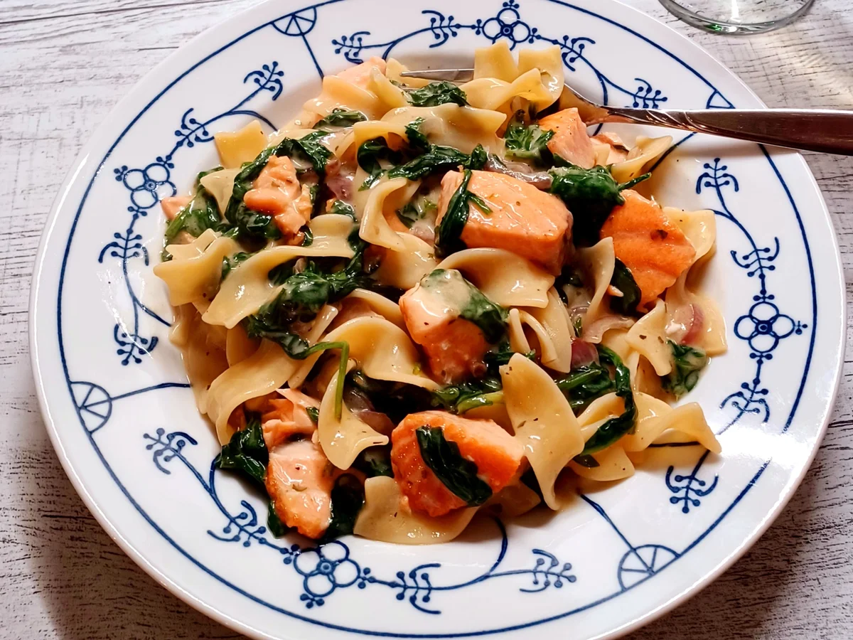 Lachs-Spinat-Nudelpfanne - Rezept - Bild Nr. 2