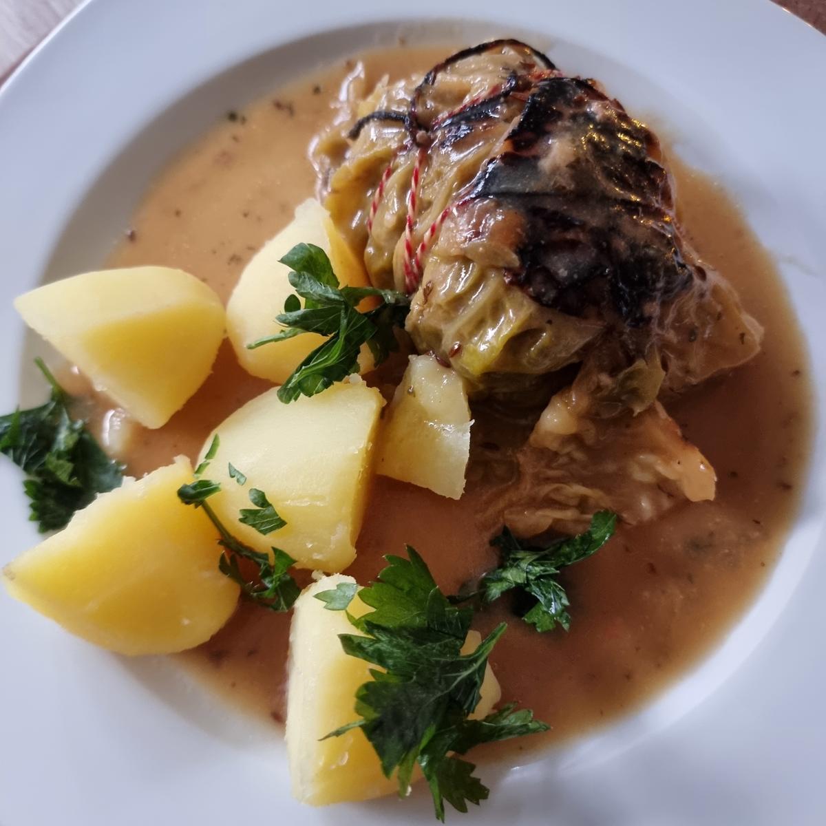 Kohlrouladen mit Petersilien-Kartoffeln - Rezept - Bild Nr. 17219