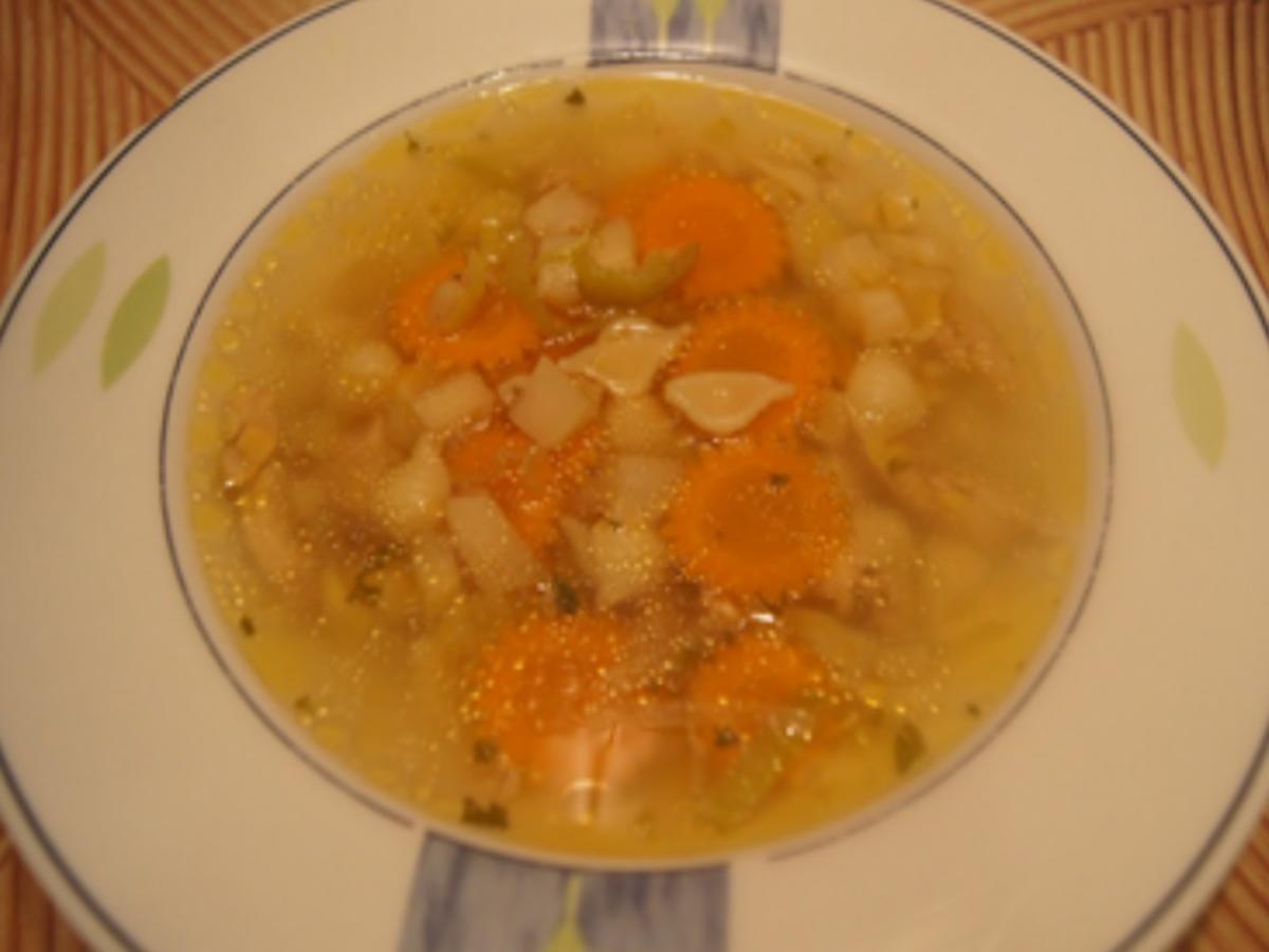 Hühnersuppe mit Gemüse und Muschelnudeln - Rezept - Bild Nr. 17210