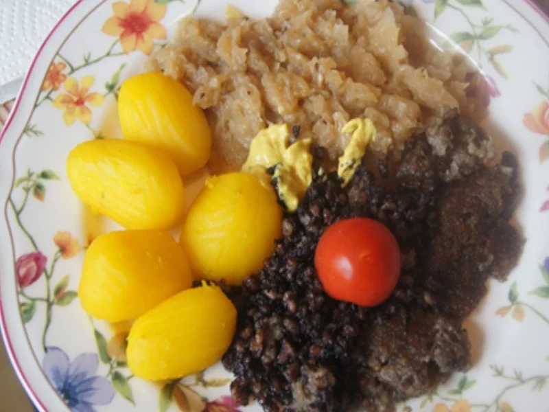 Rezept: Wellwurst mit Kraut nach tschechischer Art und Drillingen Bild Nr. 2 Wellwurst mit Kraut nach tschechischer Art und Drillingen - Rezept - Bild Nr. 2