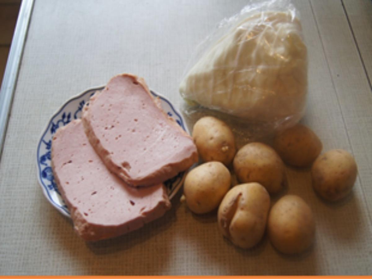 Leberkäse mit Parmesankruste, geschmorten Spitzkohl und Meerrettich-Kartoffelstampf - Rezept - Bild Nr. 17212