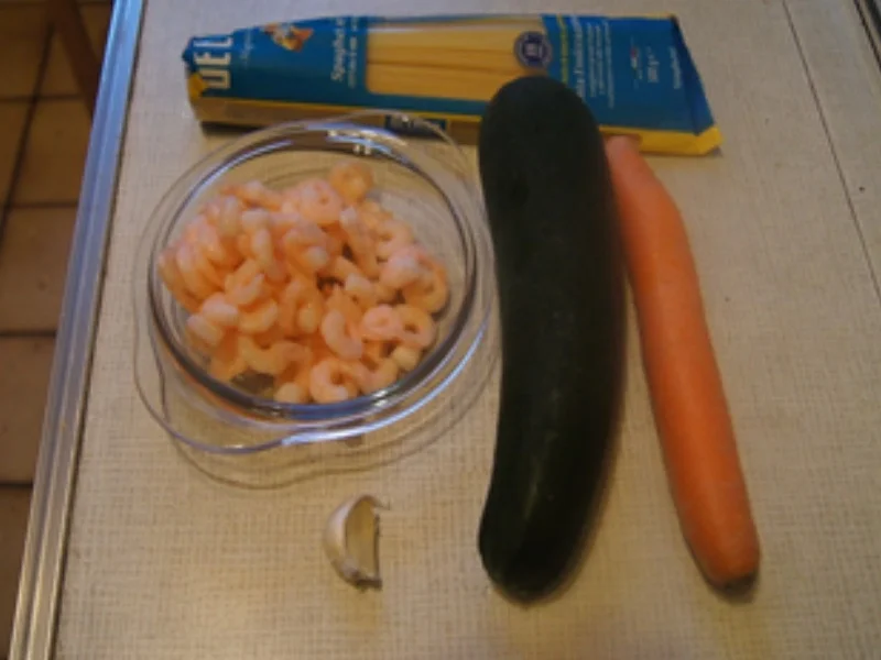 Rezept: Spaghetti mit Gemüse-Kräuter-Sauce und Garnelen Bild Nr. 17212 Spaghetti mit Gemüse-Kräuter-Sauce und Garnelen - Rezept - Bild Nr. 17212