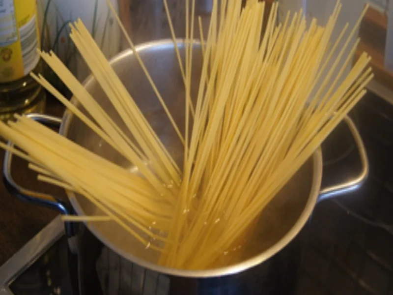 Rezept: Spaghetti mit Gemüse-Kräuter-Sauce und Garnelen Bild Nr. 17213 Spaghetti mit Gemüse-Kräuter-Sauce und Garnelen - Rezept - Bild Nr. 17213