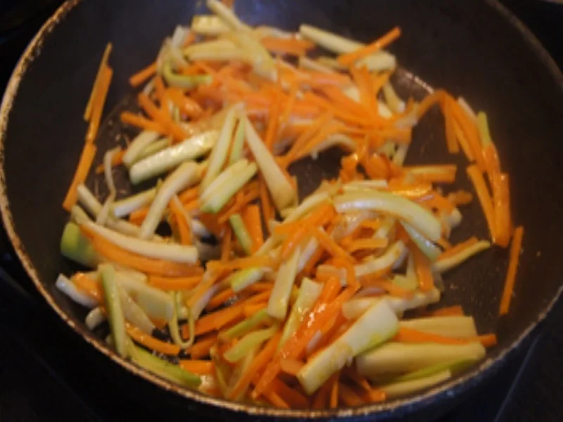 Rezept: Spaghetti mit Gemüse-Kräuter-Sauce und Garnelen Bild Nr. 17215 Spaghetti mit Gemüse-Kräuter-Sauce und Garnelen - Rezept - Bild Nr. 17215