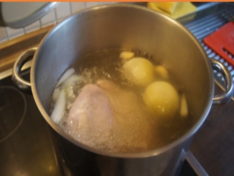 Rezept: Grünkohl mit Bregenwurst und Schweinenacken und Salzkartoffeln Bild Nr. 4 Grünkohl mit Bregenwurst und Schweinenacken und Salzkartoffeln - Rezept - Bild Nr. 4