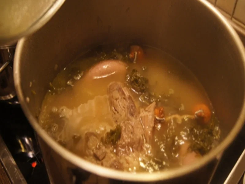 Rezept: Grünkohl mit Bregenwurst und Schweinenacken und Salzkartoffeln Bild Nr. 19 Grünkohl mit Bregenwurst und Schweinenacken und Salzkartoffeln - Rezept - Bild Nr. 19