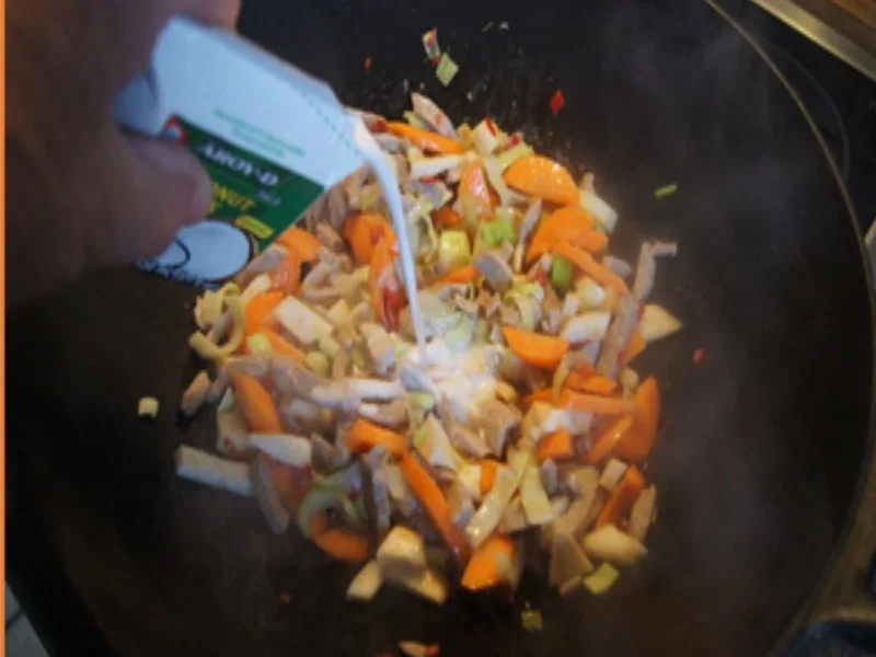 Rezept: Wok-Gericht mit thailändischer Panang-Curry-Paste und Jasmin-Reis Bild Nr. 11 Wok-Gericht mit thailändischer Panang-Curry-Paste und Jasmin-Reis - Rezept - Bild Nr. 11