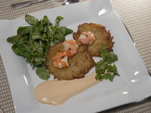 Reibeplätzchen mit Gambas, Kardinalsauce und Salatbeilage - Rezept - Bild Nr. 17211