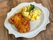 Münchener Schnitzel mit lauwarmem Kartoffelsalat (Bayern) - Rezept - Bild Nr. 2
