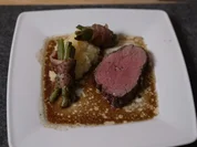 Rind mit Rotweinsauce, Kartoffel-Sellerie-Stampf und Bohnen im Speckmantel - Rezept - Bild Nr. 17211