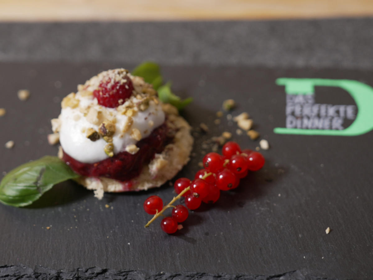 Tartelette mit Basilikum Beeren Sorbet - von Das perfekte Dinner Tartelette mit Basilikum Beeren Sorbet - von Das perfekte Dinner
