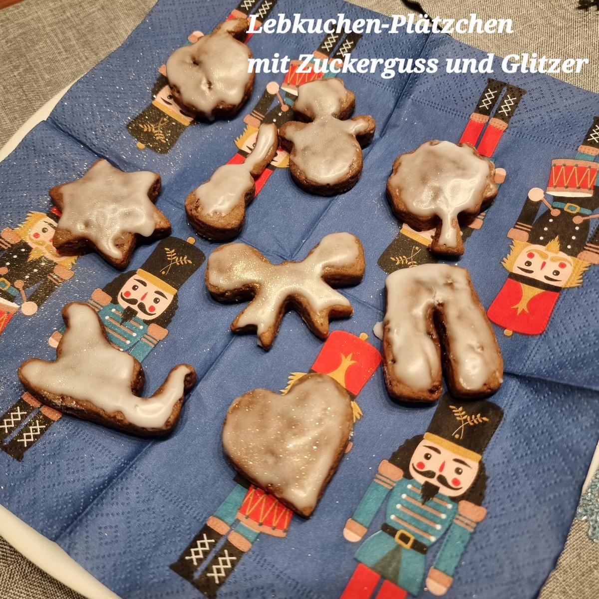 Lebkuchen-Plätzchen mit Zuckerguss und Glitzer - Rezept - Bild Nr. 17211