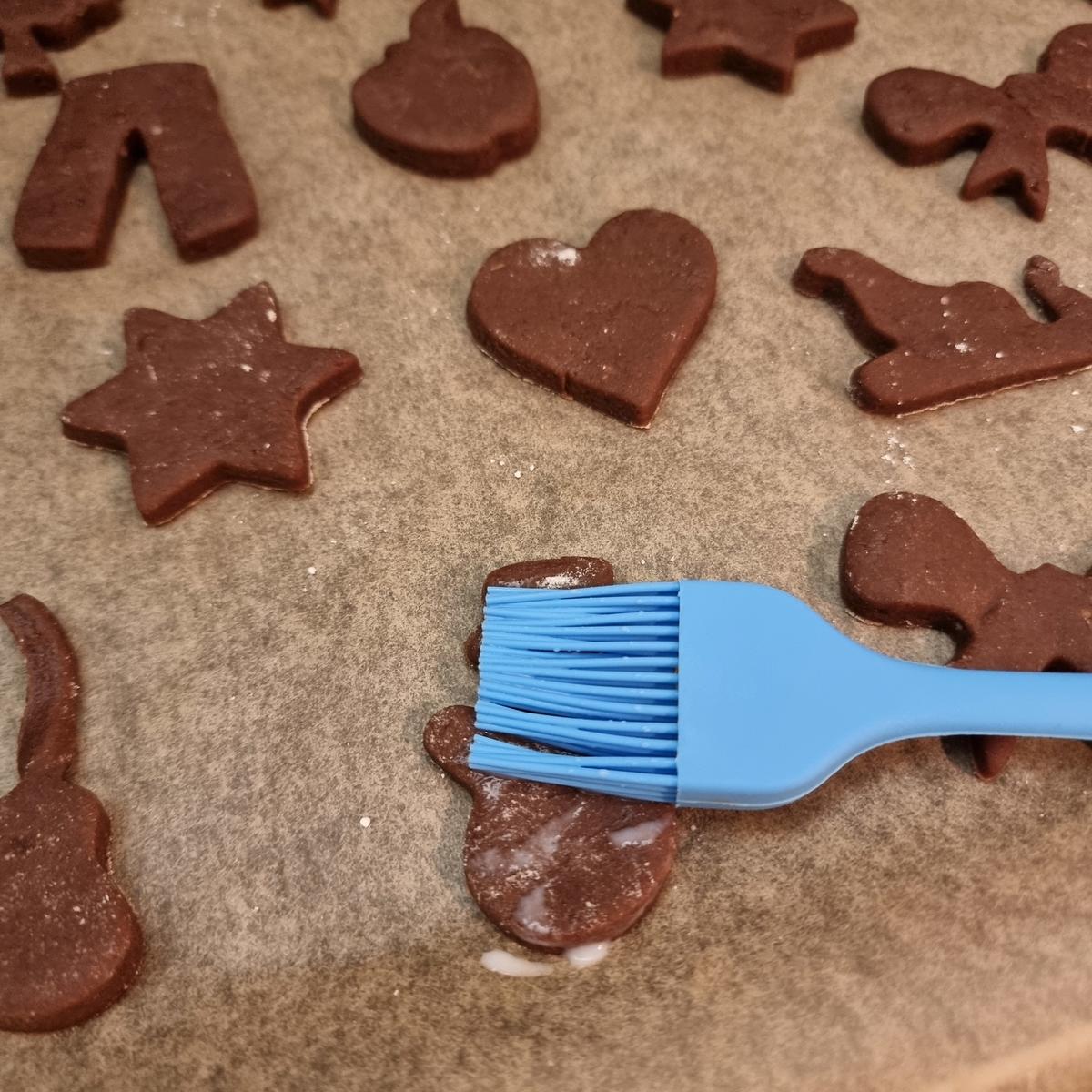 Lebkuchen-Plätzchen mit Zuckerguss und Glitzer - Rezept - Bild Nr. 17223