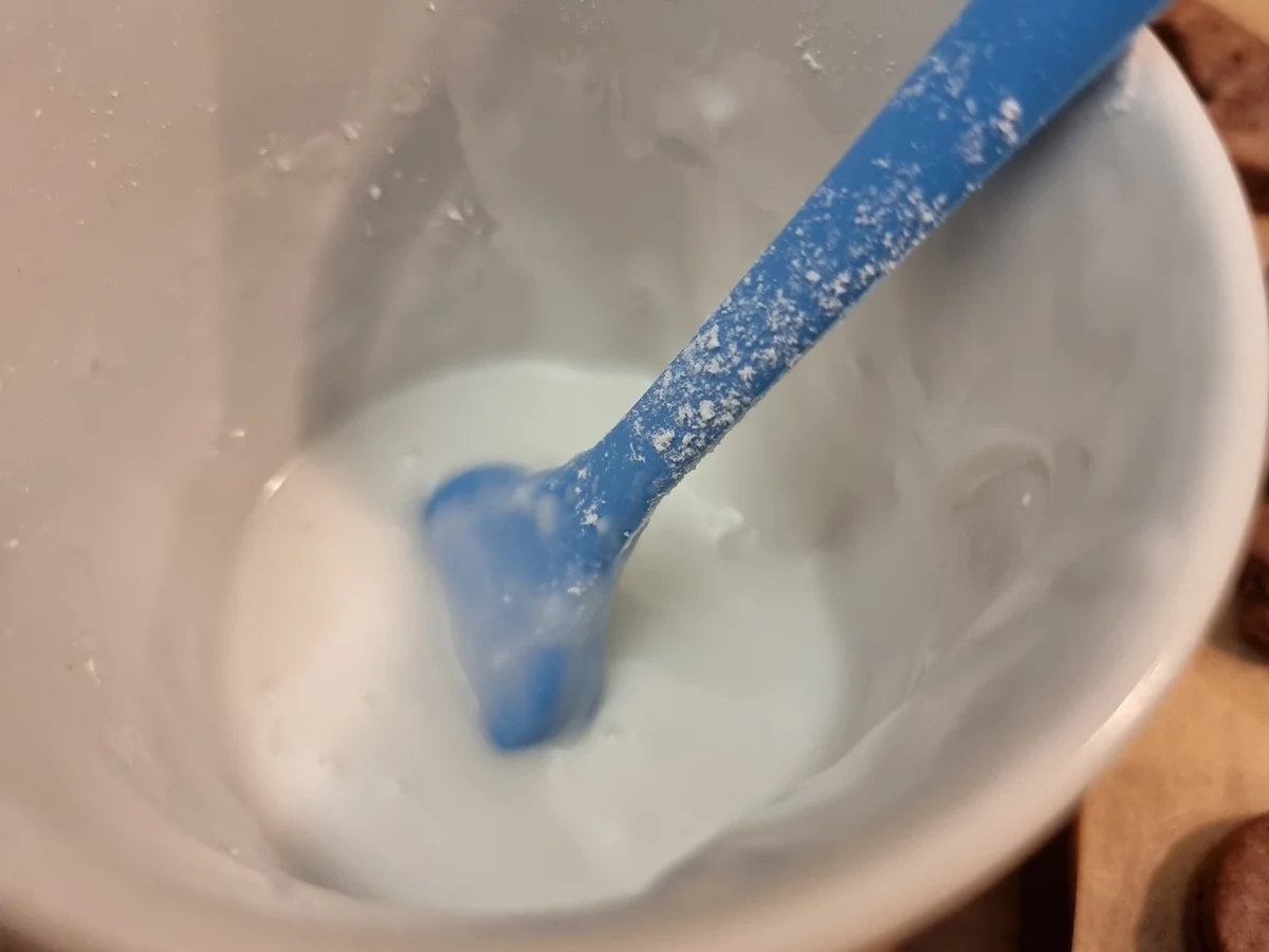 Lebkuchen-Plätzchen mit Zuckerguss und Glitzer - Rezept - Bild Nr. 17226