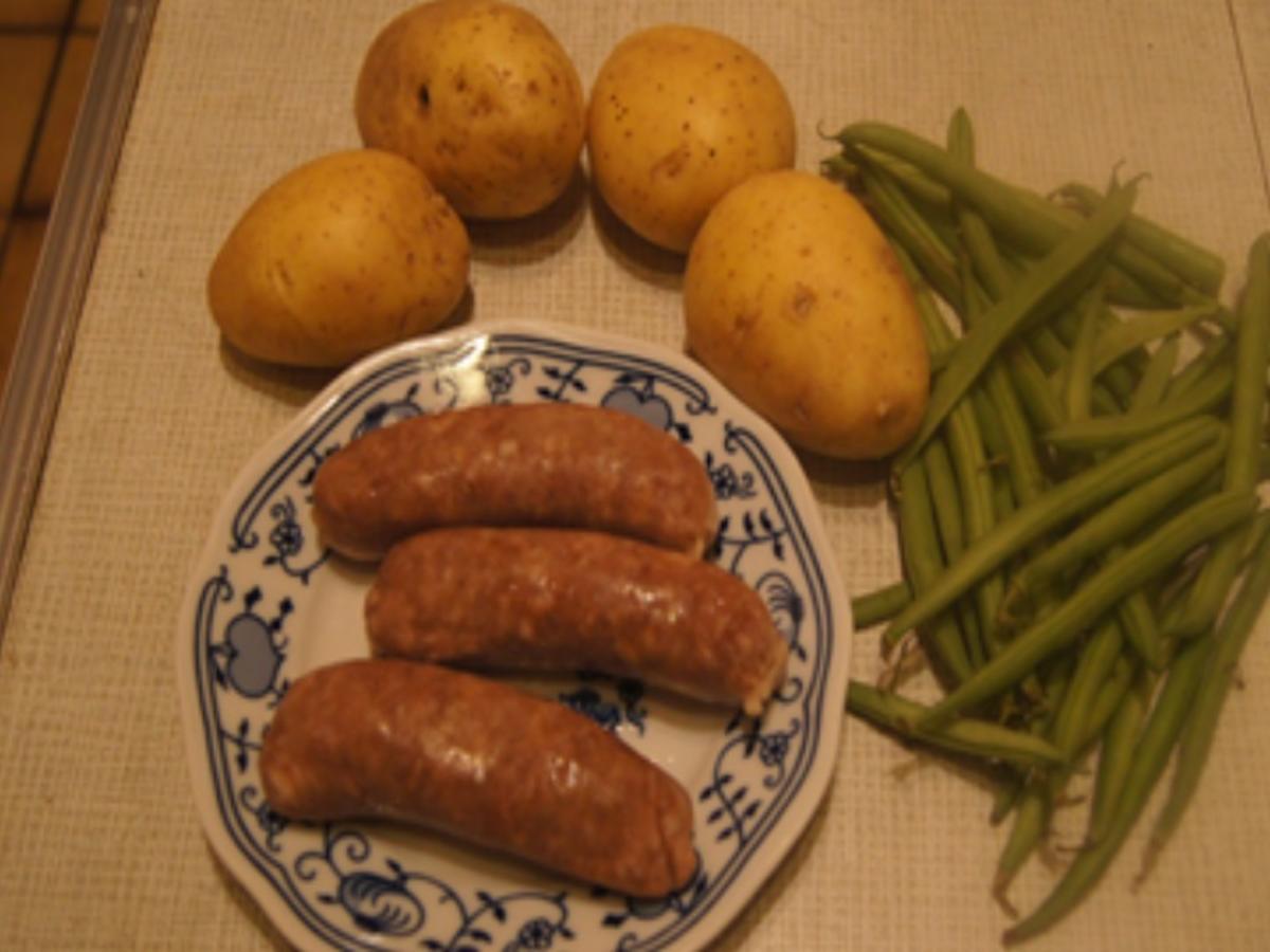 Grobe Bratwurst mit Rahm-Sauce, Buschbohnen und Kartoffelstampf - Rezept - Bild Nr. 17212