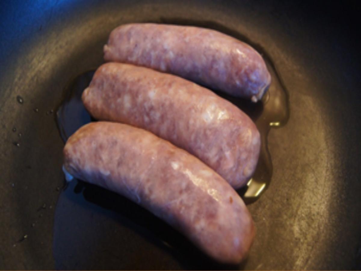 Grobe Bratwurst mit Rahm-Sauce, Buschbohnen und Kartoffelstampf - Rezept - Bild Nr. 17213