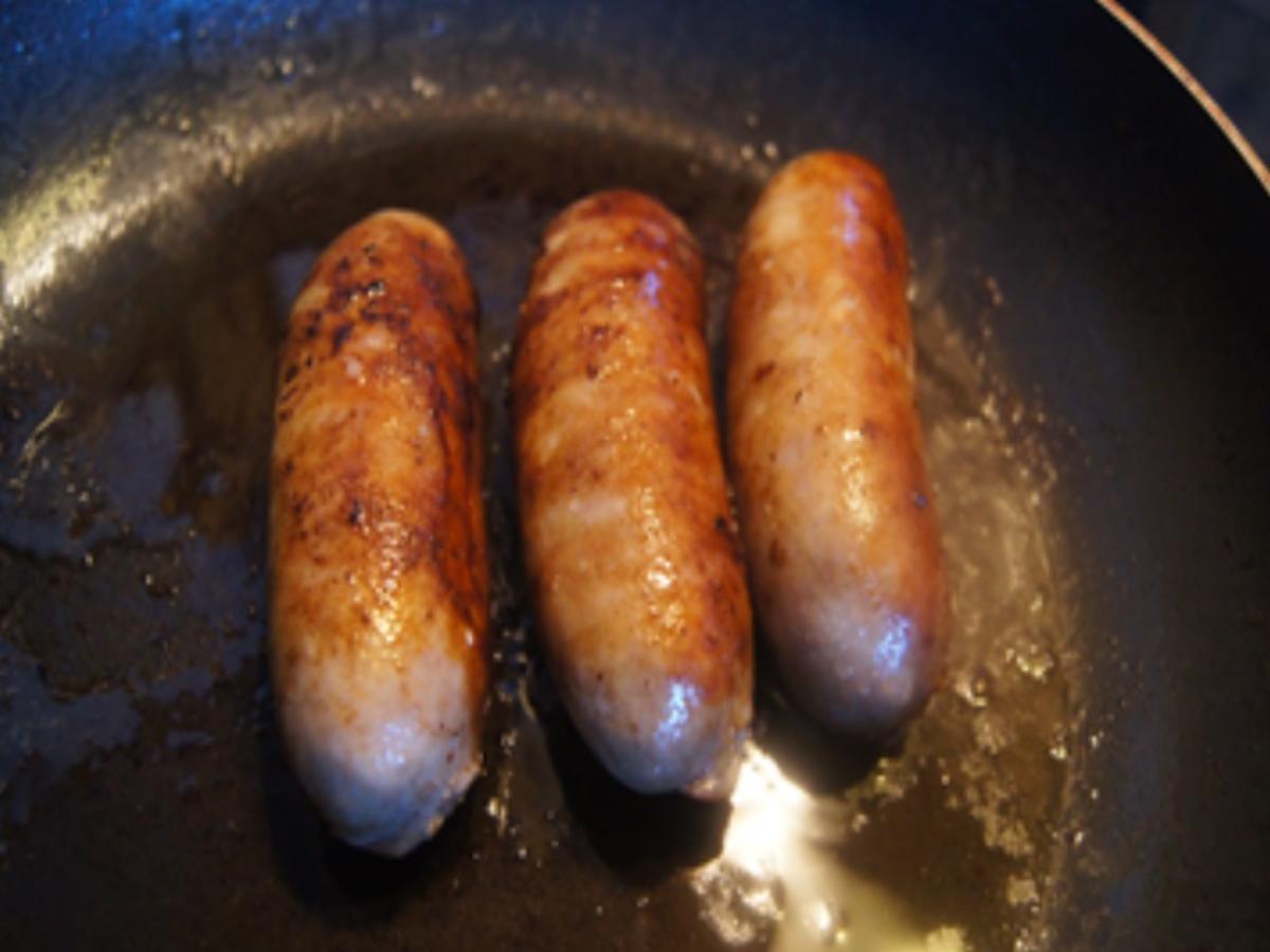 Grobe Bratwurst mit Rahm-Sauce, Buschbohnen und Kartoffelstampf - Rezept - Bild Nr. 17214