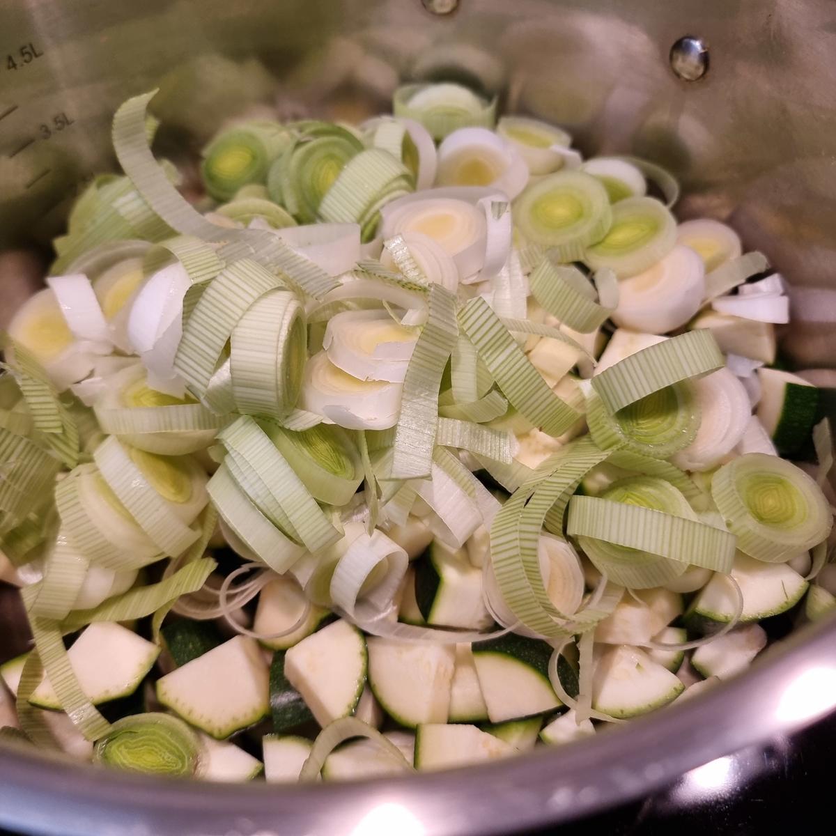 Lauch-Zucchini-Suppe mit Blumenkohl - Rezept - Bild Nr. 17213