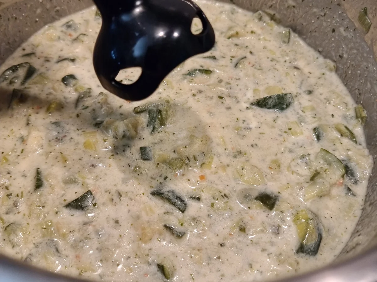 Rezept: Lauch-Zucchini-Suppe mit Blumenkohl Bild Nr. 17218 Lauch-Zucchini-Suppe mit Blumenkohl - Rezept - Bild Nr. 17218