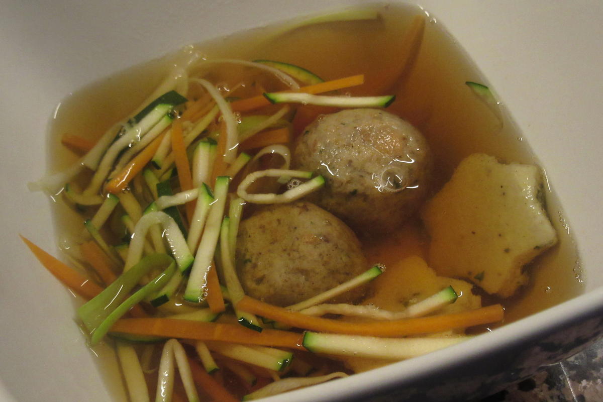 Suppen: Wildconsommé mit Einlagen - Rezept - Bild Nr. 17211