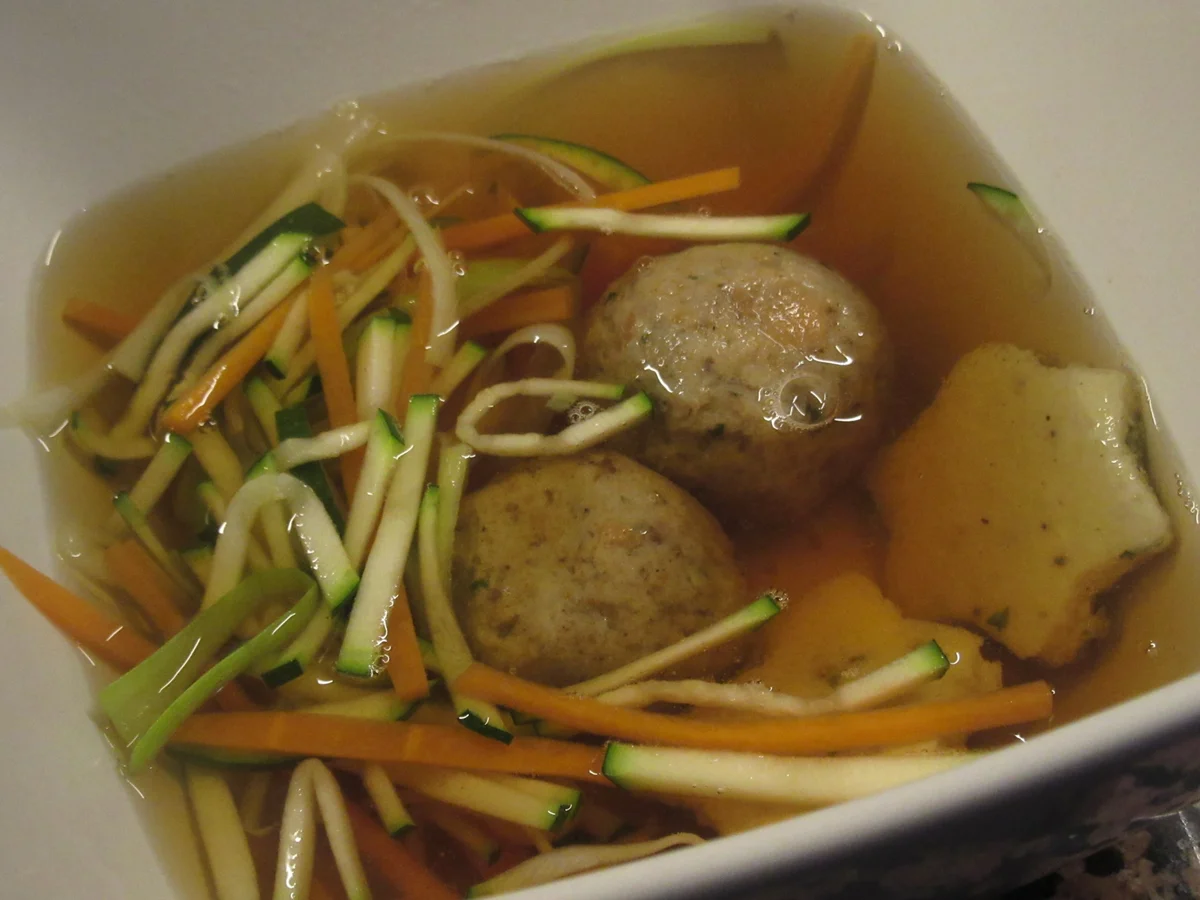 Suppen: Wildconsommé mit Einlagen - Rezept - Bild Nr. 17211