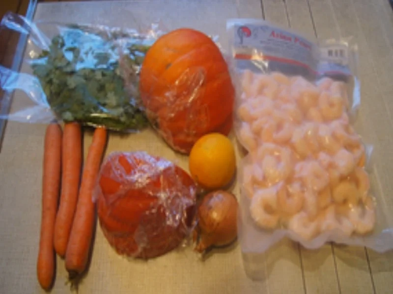 Kürbis-Orangen-Koriander-Suppe mit Garnelenspieß - Rezept - Bild Nr. 17212