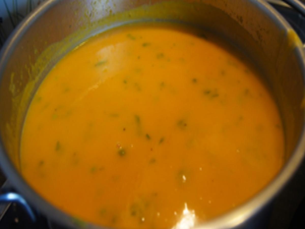 Kürbis-Orangen-Koriander-Suppe mit Garnelenspieß - Rezept - Bild Nr. 17222