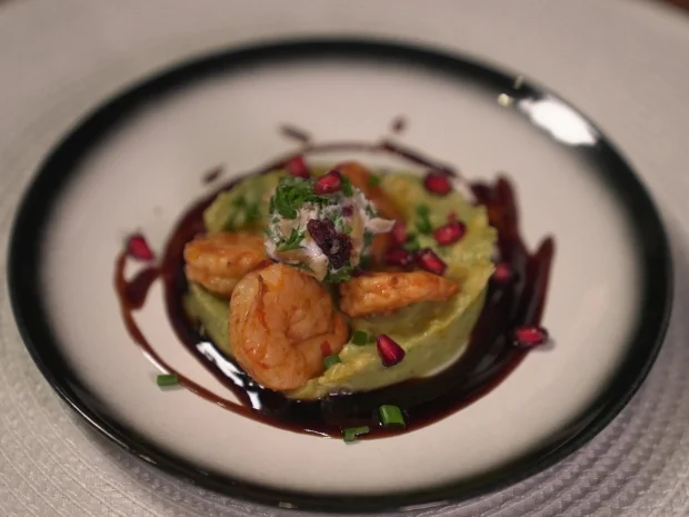 Rezept: Tiger Prawns auf Avocado-Mango-Guacamole mit Ziegenkäsecreme Bild Nr. 2 Tiger Prawns auf Avocado-Mango-Guacamole mit Ziegenkäsecreme - Rezept - Bild Nr. 2