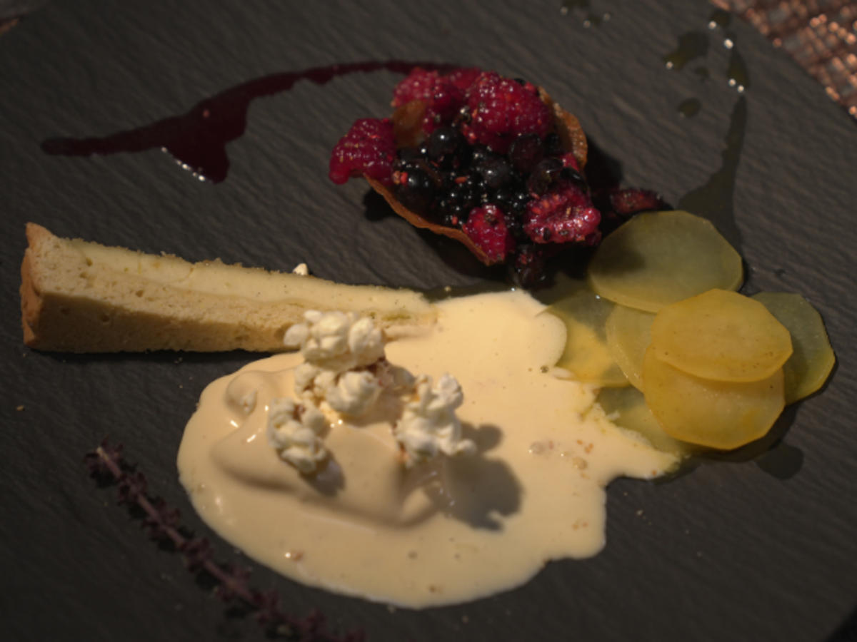 Kartoffel-Suzette mit Limonentarte, Popcorneis und Beerenmix - Rezept - Bild Nr. 17211