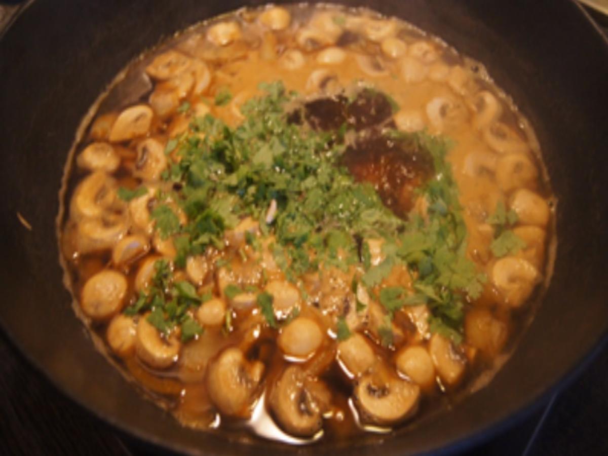 Tom Yum Suppe mit Garnelen, Zwiebel und Champignons - Rezept - Bild Nr. 17233